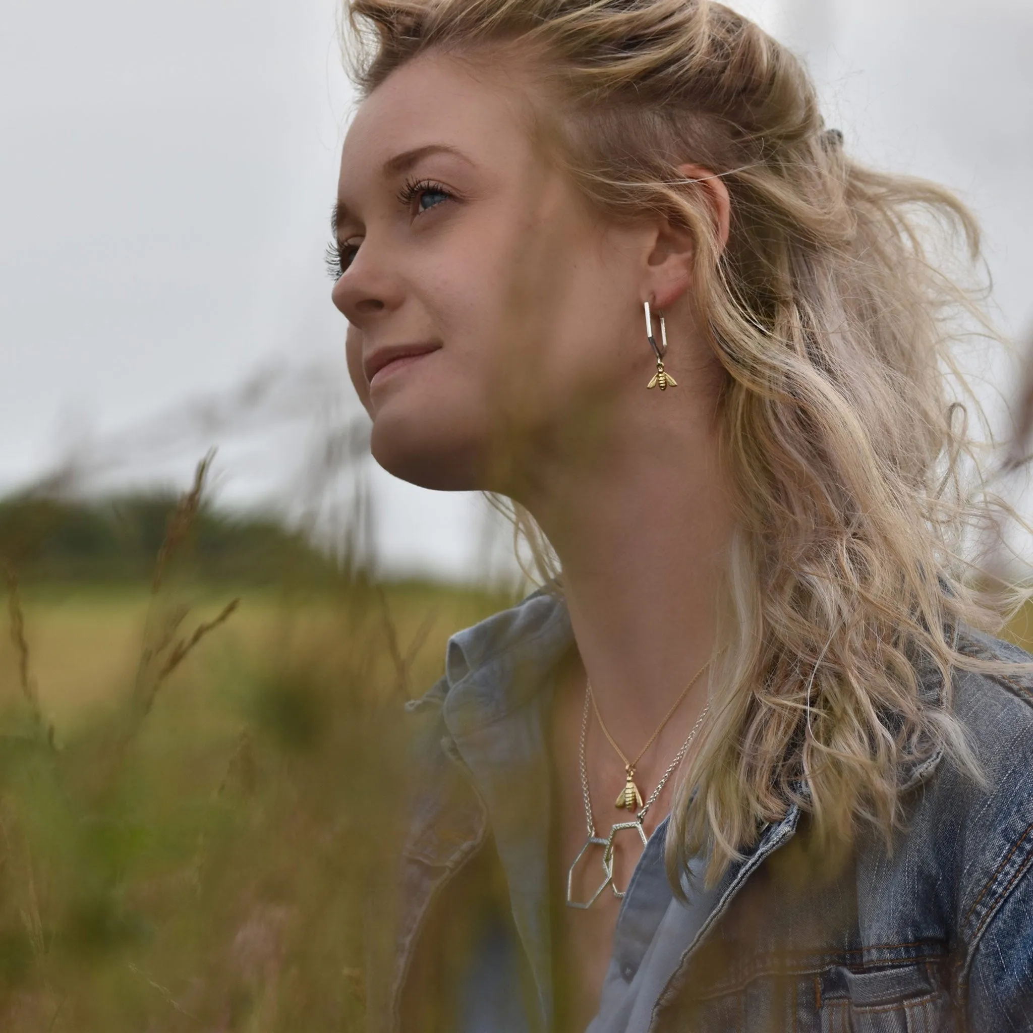 Honeybee Large Pendant in 9ct Yellow Gold
