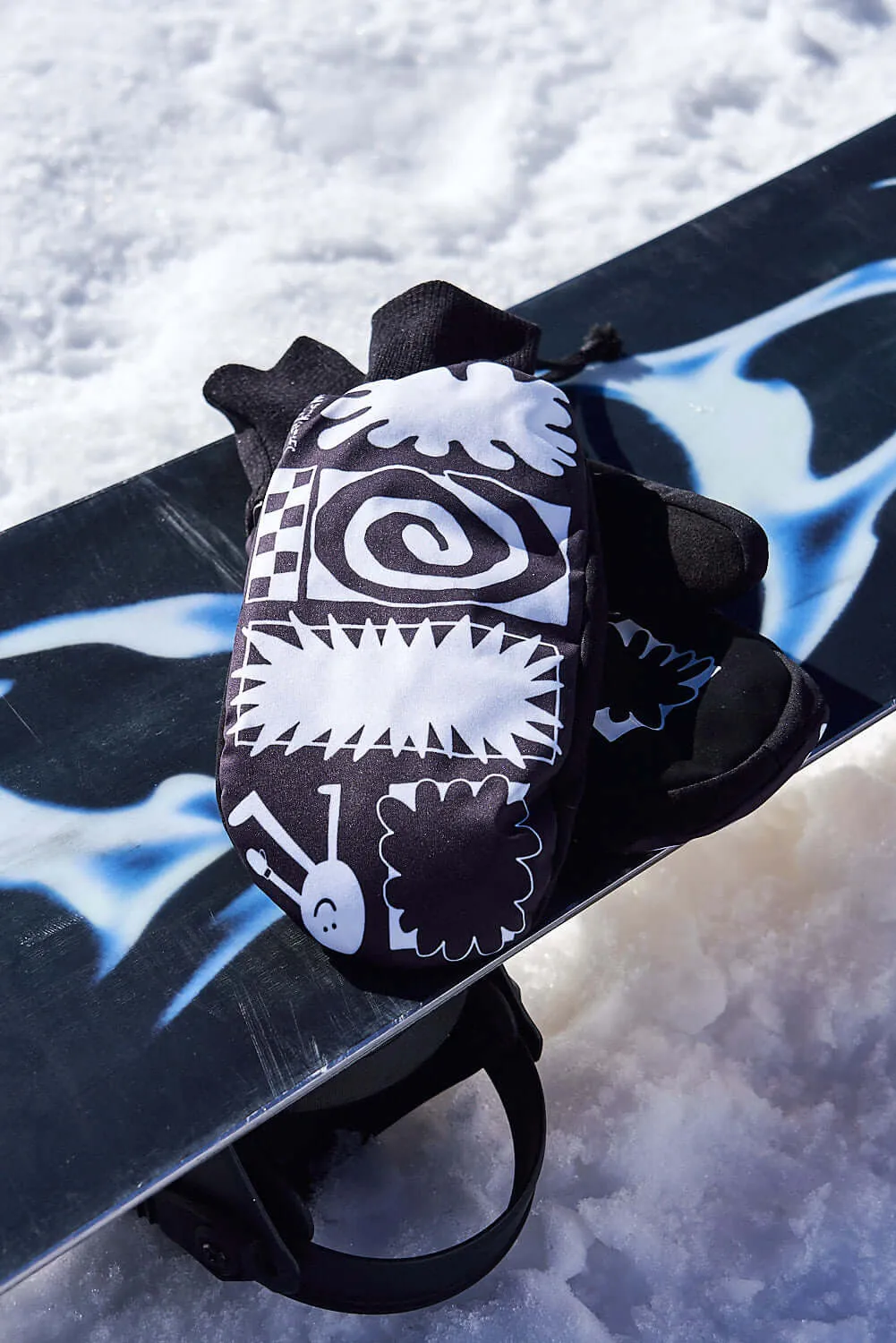 The KO Mitt x Glitterstudio Black